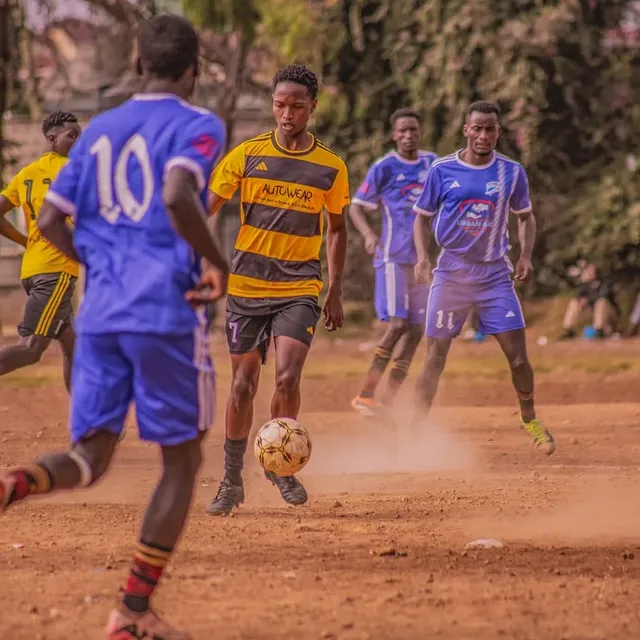 Santos Soka Academy — Breaking forward in the striped kit