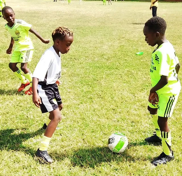 Santos Soka Academy — Youth session on the grass pitch
