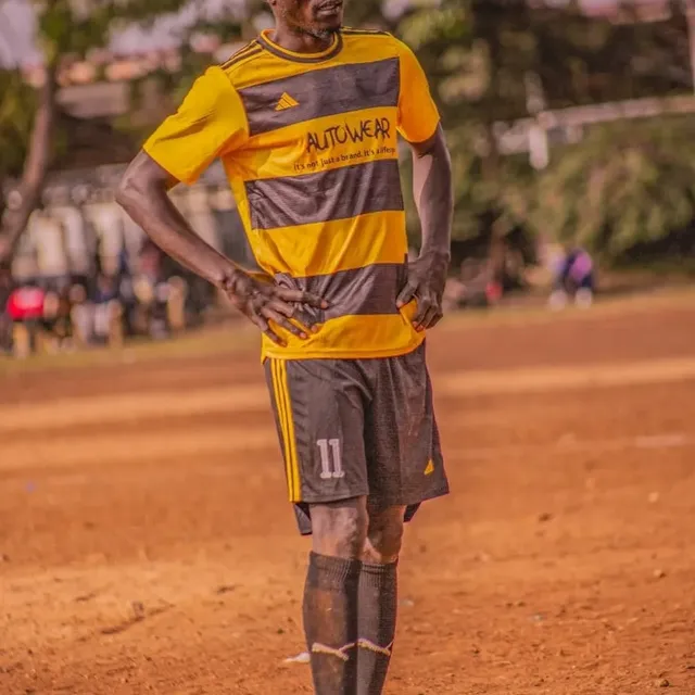 Santos Soka Academy — Composed on the ball in yellow stripes